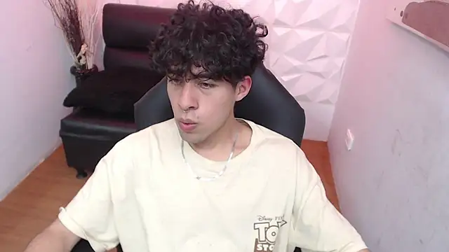 Snapshot of Liil_boy chatting on 30, 10, 2025 Liil boy online show from 30, 10, 2025