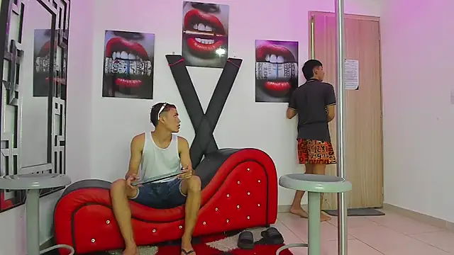 Snapshot of VERY_HOT_GUYS chatting on 13, 10, 2025 VERY HOT GUYS online show from 13, 10, 2025