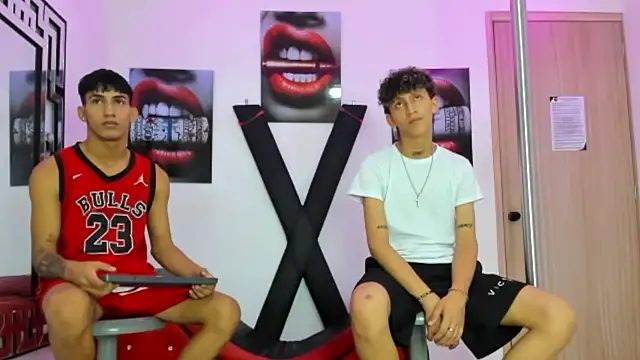 Snapshot of VERY_HOT_GUYS chatting on 18, 10, 2025 VERY HOT GUYS online show from 18, 10, 2025