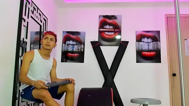 Snapshot of VERY_HOT_GUYS chatting on 18, 10, 2025 VERY HOT GUYS online show from 18, 10, 2025