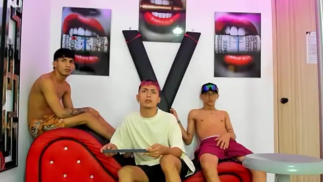 Snapshot of VERY_HOT_GUYS chatting on 3, 11, 2025 VERY HOT GUYS online show from 3, 11, 2025