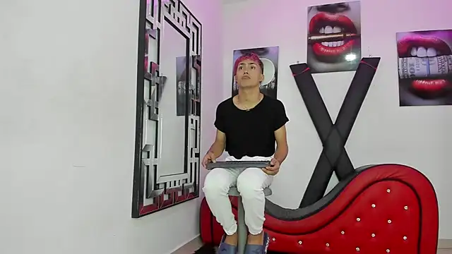 Snapshot of VERY_HOT_GUYS chatting on 6, 11, 2025 VERY HOT GUYS online show from 6, 11, 2025