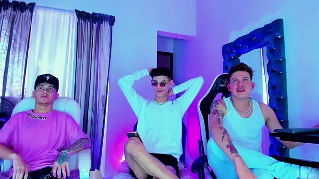 Snapshot of daddys_insanee chatting on 8, 11, 2025 daddys insanee online show from 8, 11, 2025