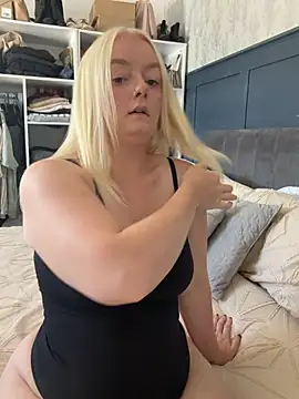 Snapshot of lusciouslylou chatting on 5, 8, 2026 lusciouslylou online show from 5, 8, 2026