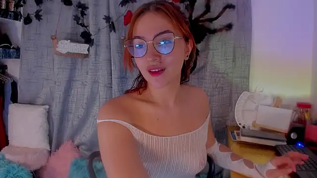 Snapshot of AmaruBloom chatting on 23, 10, 2025 AmaruBloom online show from 23, 10, 2025