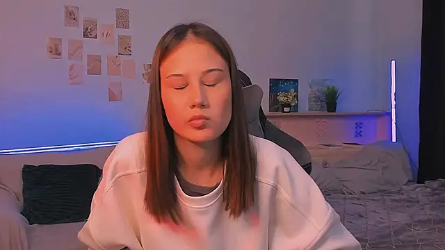 Snapshot of adelle046 chatting on 2, 10, 2025 adelle046 online show from 2, 10, 2025