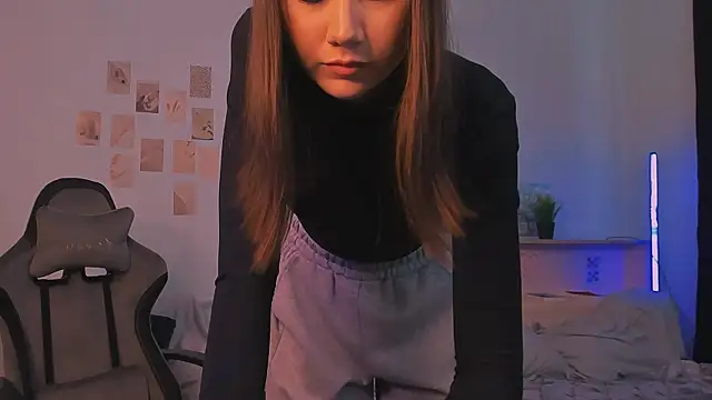 Snapshot of adelle046 chatting on 3, 10, 2025 adelle046 online show from 3, 10, 2025