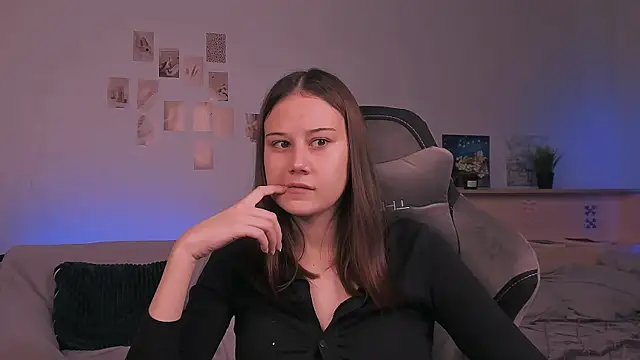 Snapshot of adelle046 chatting on 12, 10, 2025 adelle046 online show from 12, 10, 2025