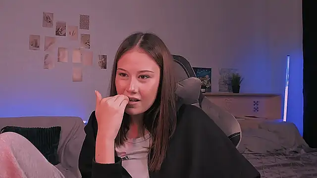 Snapshot of adelle046 chatting on 14, 10, 2025 adelle046 online show from 14, 10, 2025