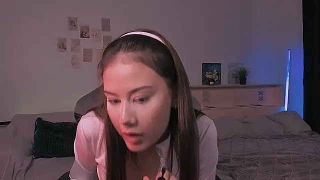 Snapshot of adelle046 chatting on 6, 11, 2025 adelle046 online show from 6, 11, 2025