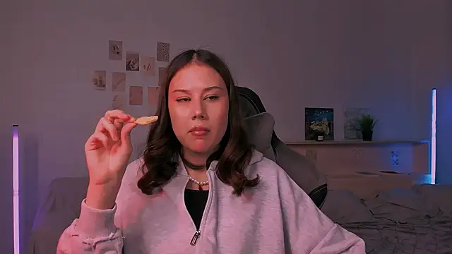 Snapshot of adelle046 chatting on 11, 11, 2025 adelle046 online show from 11, 11, 2025