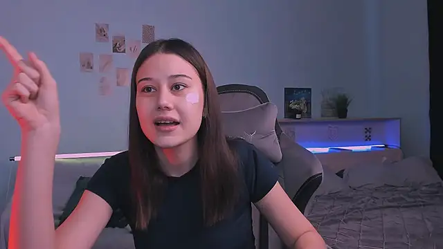 Snapshot of adelle046 chatting on 16, 11, 2025 adelle046 online show from 16, 11, 2025