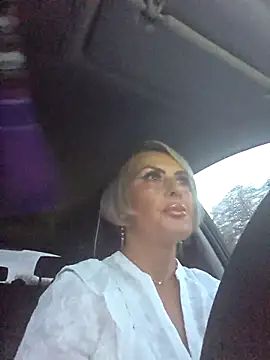 Snapshot of KirraWhite chatting on 7, 10, 2025 KirraWhite online show from 7, 10, 2025