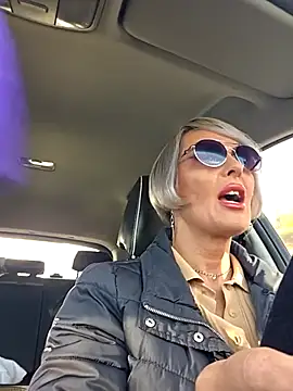 Snapshot of KirraWhite chatting on 12, 10, 2025 KirraWhite online show from 12, 10, 2025