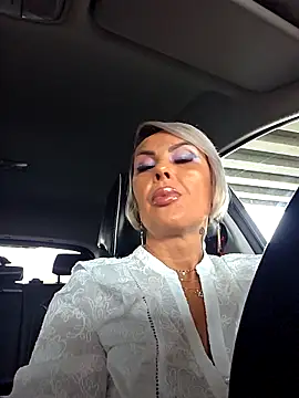 Snapshot of KirraWhite chatting on 16, 10, 2025 KirraWhite online show from 16, 10, 2025