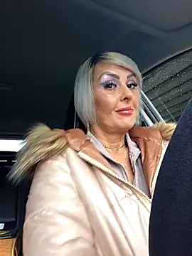 Snapshot of KirraWhite chatting on 9, 11, 2025 KirraWhite online show from 9, 11, 2025