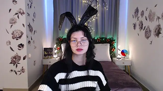 Snapshot of MileyRood chatting on 5, 12, 2025 MileyRood online show from 5, 12, 2025