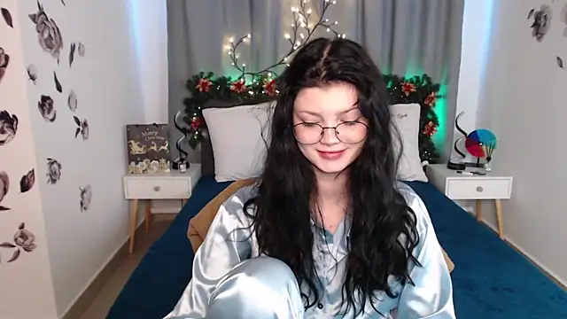 Snapshot of MileyRood chatting on 16, 12, 2025 MileyRood online show from 16, 12, 2025