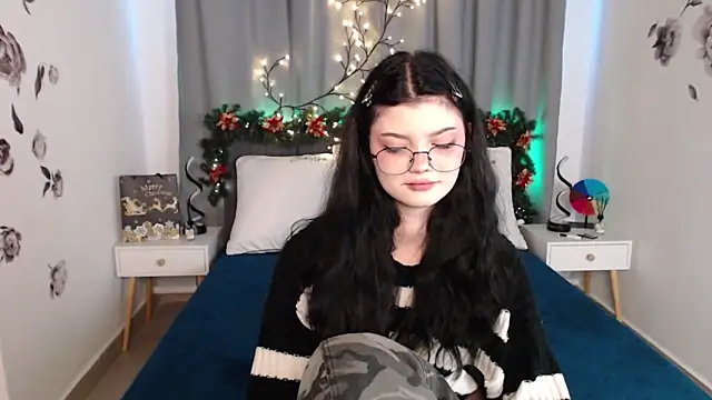 Snapshot of MileyRood chatting on 17, 12, 2025 MileyRood online show from 17, 12, 2025