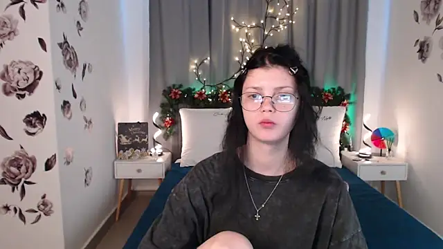 Snapshot of MileyRood chatting on 18, 12, 2025 MileyRood online show from 18, 12, 2025