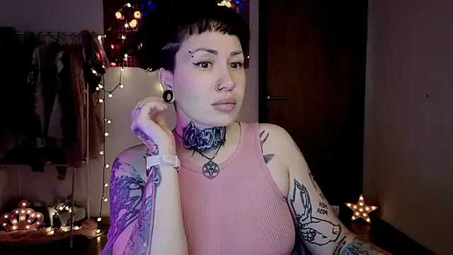 Snapshot of Senorita__Dakota chatting on 15, 11, 2025 Senorita Dakota online show from 15, 11, 2025