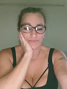 Snapshot of Fifi83Bell chatting on 3, 10, 2025 Fifi83Bell online show from 3, 10, 2025