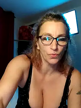 Snapshot of Fifi83Bell chatting on 18, 12, 2025 Fifi83Bell online show from 18, 12, 2025