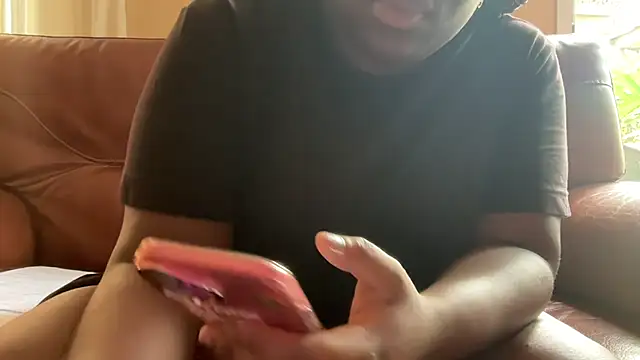 nanaisbackk online show from 1, 12, 2025