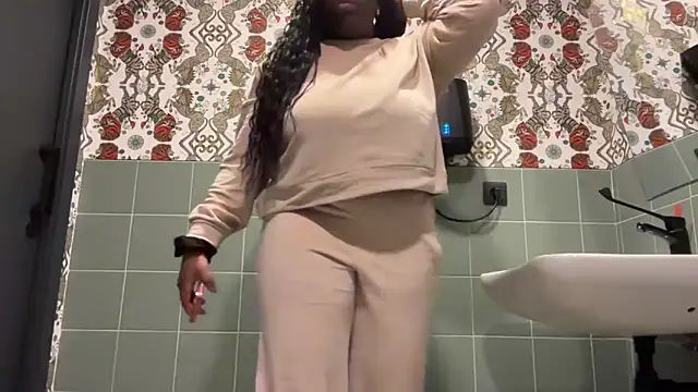 nanaisbackk online show from 16, 12, 2025