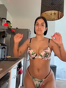 Snapshot of LaPetiteKim chatting on 16, 10, 2025 LaPetiteKim online show from 16, 10, 2025