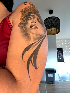 Snapshot of LaPetiteKim chatting on 24, 10, 2025 LaPetiteKim online show from 24, 10, 2025