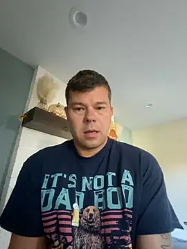 Snapshot of daddyshark83 chatting on 31, 10, 2025 daddyshark83 online show from 31, 10, 2025