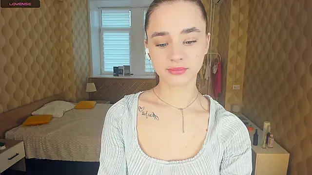 Snapshot of JinnyMcie chatting on 9, 11, 2025 JinnyMcie online show from 9, 11, 2025