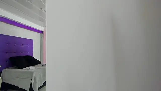 LeaMoreau22 online show from 1, 11, 2025