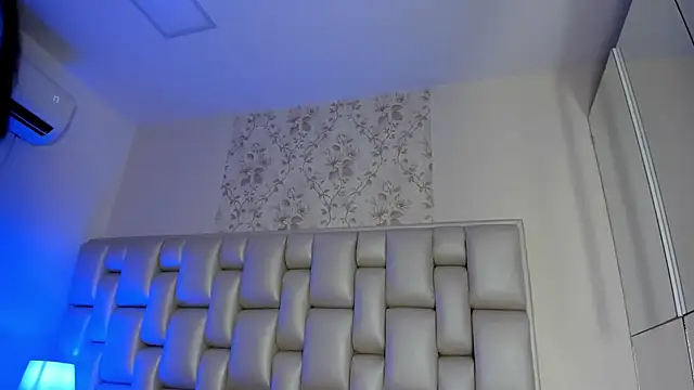 Snapshot of Peyton_louise chatting on 11, 11, 2025 Peyton louise online show from 11, 11, 2025