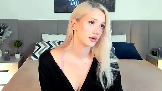 Snapshot of SugarWhisper chatting on 5, 11, 2025 SugarWhisper online show from 5, 11, 2025