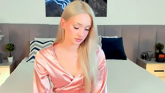 Snapshot of SugarWhisper chatting on 18, 11, 2025 SugarWhisper online show from 18, 11, 2025