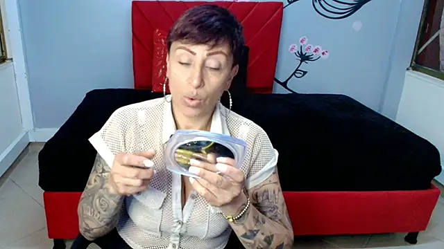 Snapshot of Charlotte__Gray chatting on 14, 10, 2025 Charlotte Gray online show from 14, 10, 2025