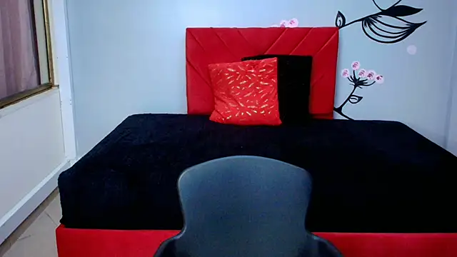 Snapshot of Charlotte__Gray chatting on 18, 10, 2025 Charlotte Gray online show from 18, 10, 2025