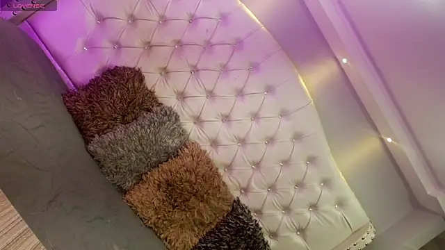 Snapshot of Miranda_Collins chatting on 26, 10, 2025 Miranda Collins online show from 26, 10, 2025