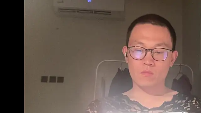 Snapshot of yewuzhibb chatting on 30, 9, 2025 yewuzhibb online show from 30, 9, 2025