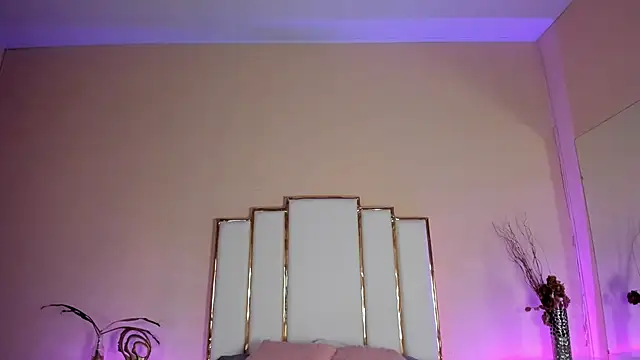 Snapshot of AnnaSwift_ chatting on 8, 11, 2025 AnnaSwift online show from 8, 11, 2025