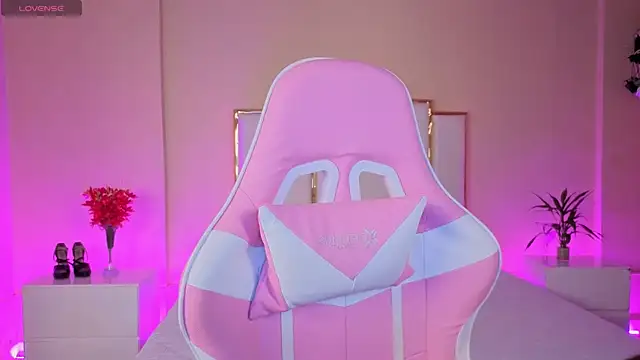 Snapshot of AnnaSwift_ chatting on 6, 4, 2026 AnnaSwift online show from 6, 4, 2026