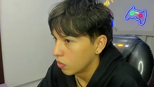 Snapshot of StiwenTwink chatting on 3, 10, 2025 StiwenTwink online show from 3, 10, 2025