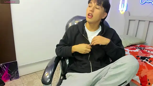 Snapshot of StiwenTwink chatting on 9, 10, 2025 StiwenTwink online show from 9, 10, 2025