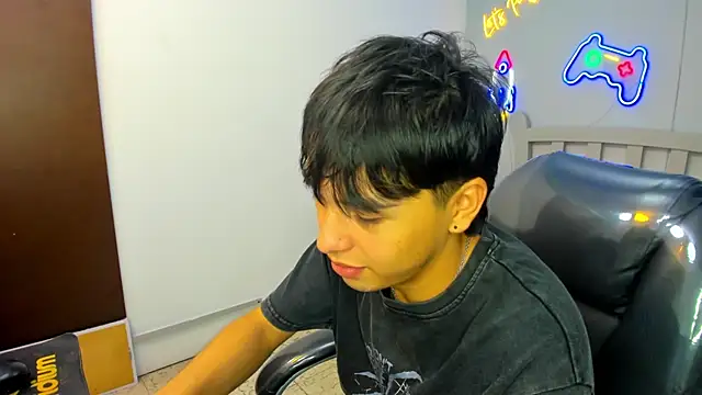 Snapshot of StiwenTwink chatting on 17, 10, 2025 StiwenTwink online show from 17, 10, 2025