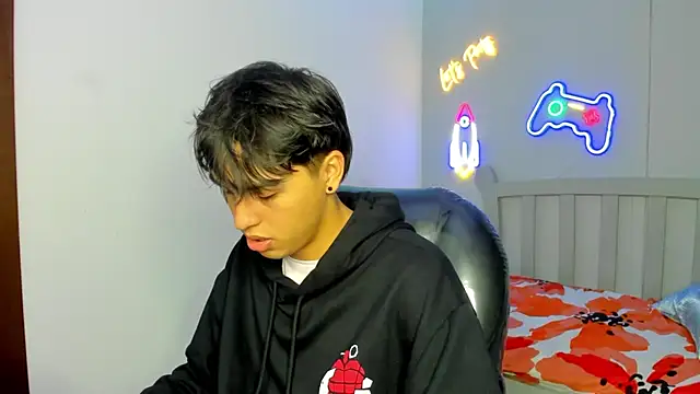 Snapshot of StiwenTwink chatting on 22, 10, 2025 StiwenTwink online show from 22, 10, 2025