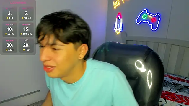 Snapshot of StiwenTwink chatting on 23, 10, 2025 StiwenTwink online show from 23, 10, 2025