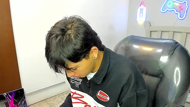 Snapshot of StiwenTwink chatting on 28, 10, 2025 StiwenTwink online show from 28, 10, 2025