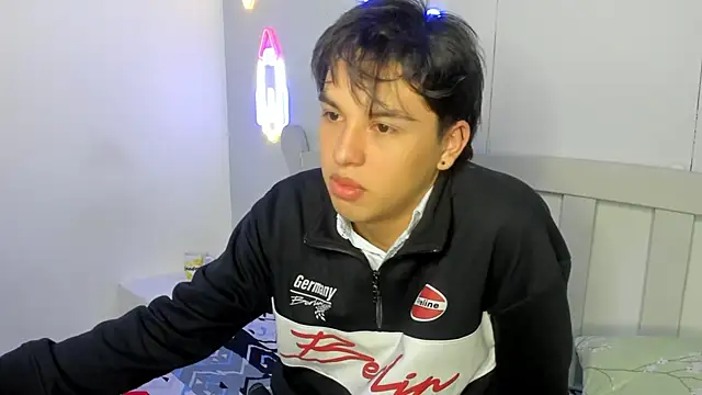 Snapshot of StiwenTwink chatting on 31, 10, 2025 StiwenTwink online show from 31, 10, 2025